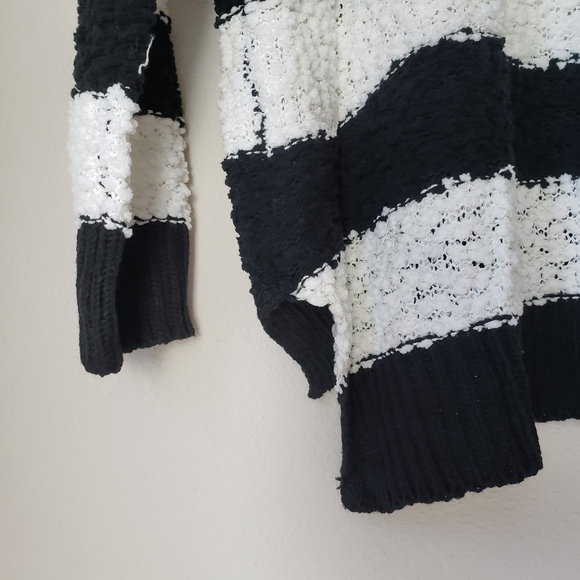 Hooded Striped High-low Knitted Pullover Sweater - Picture 6 of 10